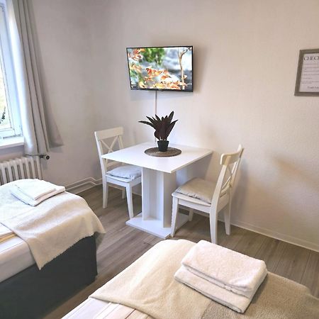 Zentrale 3-Zimmer Wohnung Mit Balkon - Perfekt Fuer Monteure Und Familien Ноймюнстер Экстерьер фото