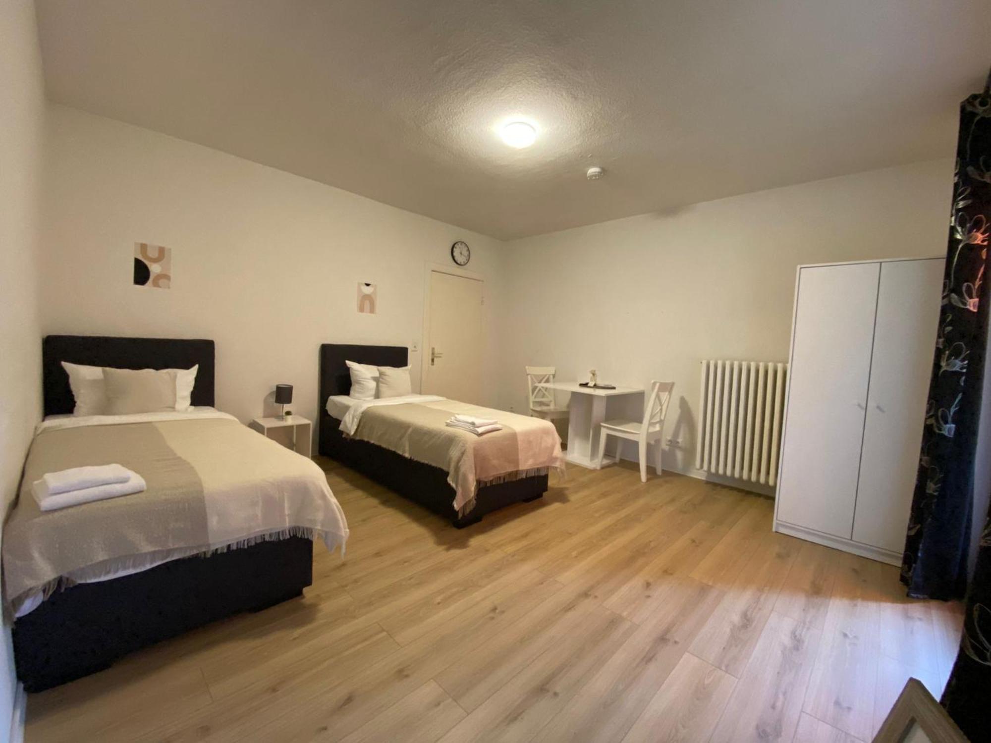 Zentrale 3-Zimmer Wohnung Mit Balkon - Perfekt Fuer Monteure Und Familien Ноймюнстер Экстерьер фото