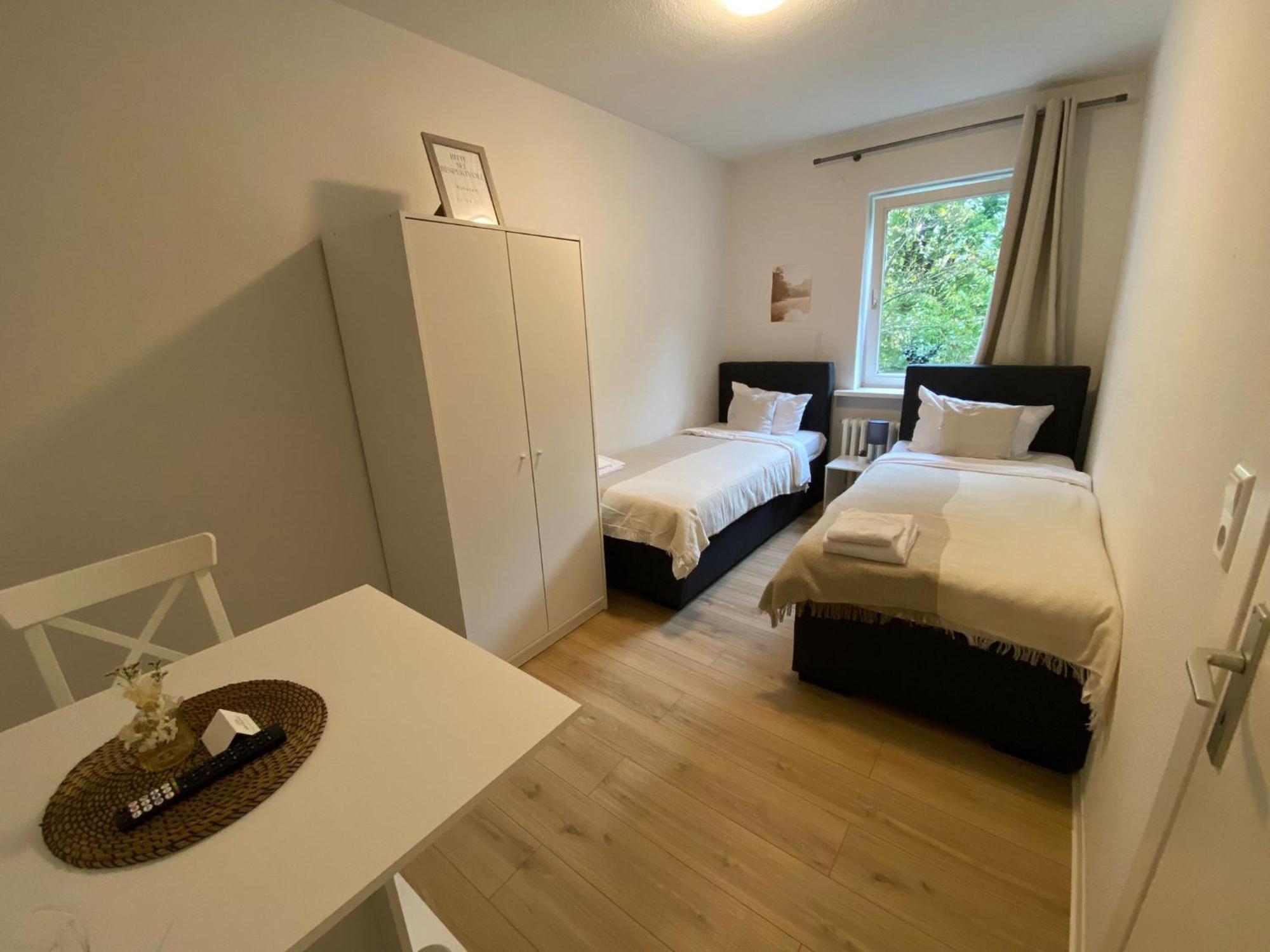 Zentrale 3-Zimmer Wohnung Mit Balkon - Perfekt Fuer Monteure Und Familien Ноймюнстер Экстерьер фото