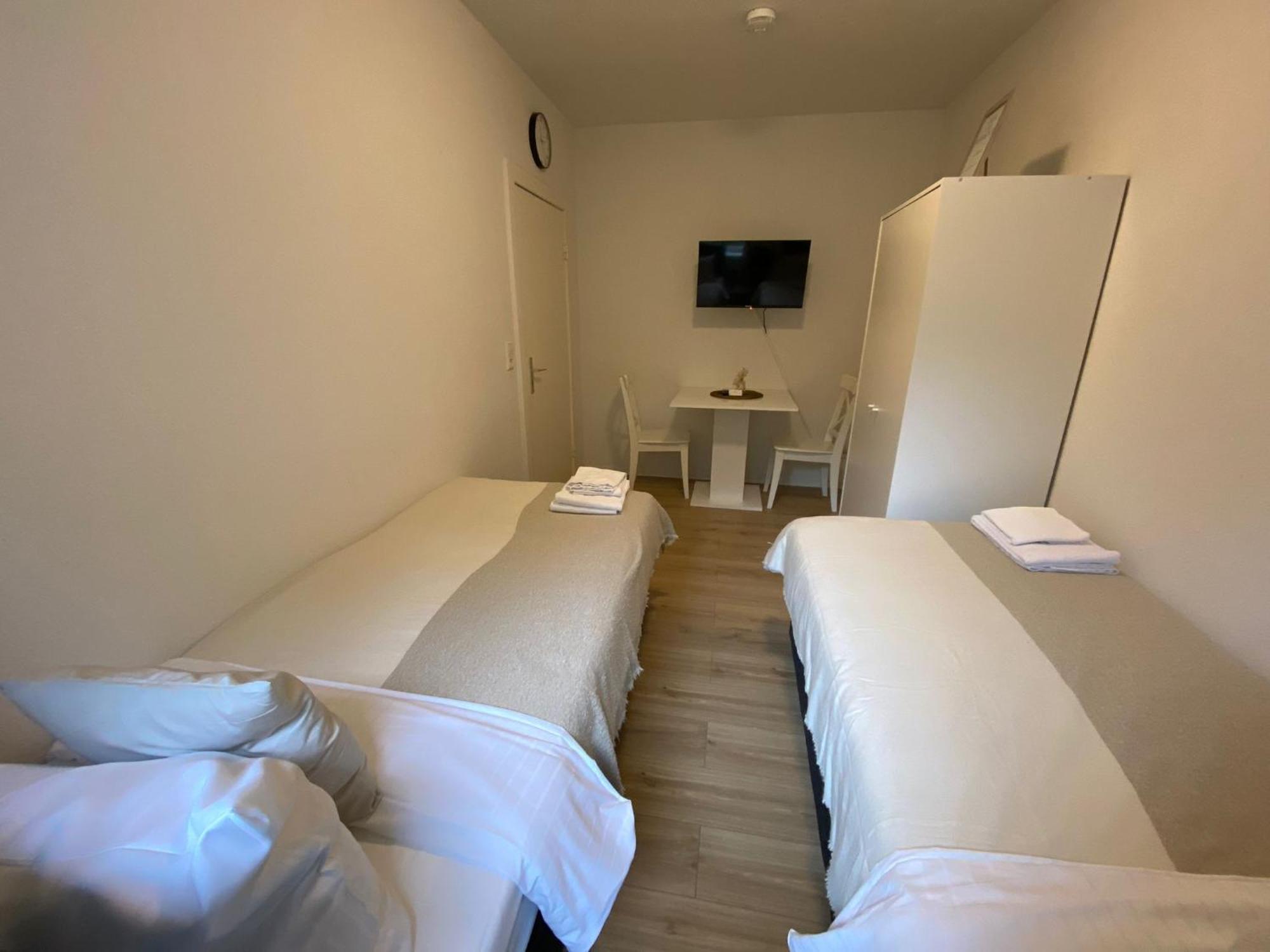 Zentrale 3-Zimmer Wohnung Mit Balkon - Perfekt Fuer Monteure Und Familien Ноймюнстер Экстерьер фото