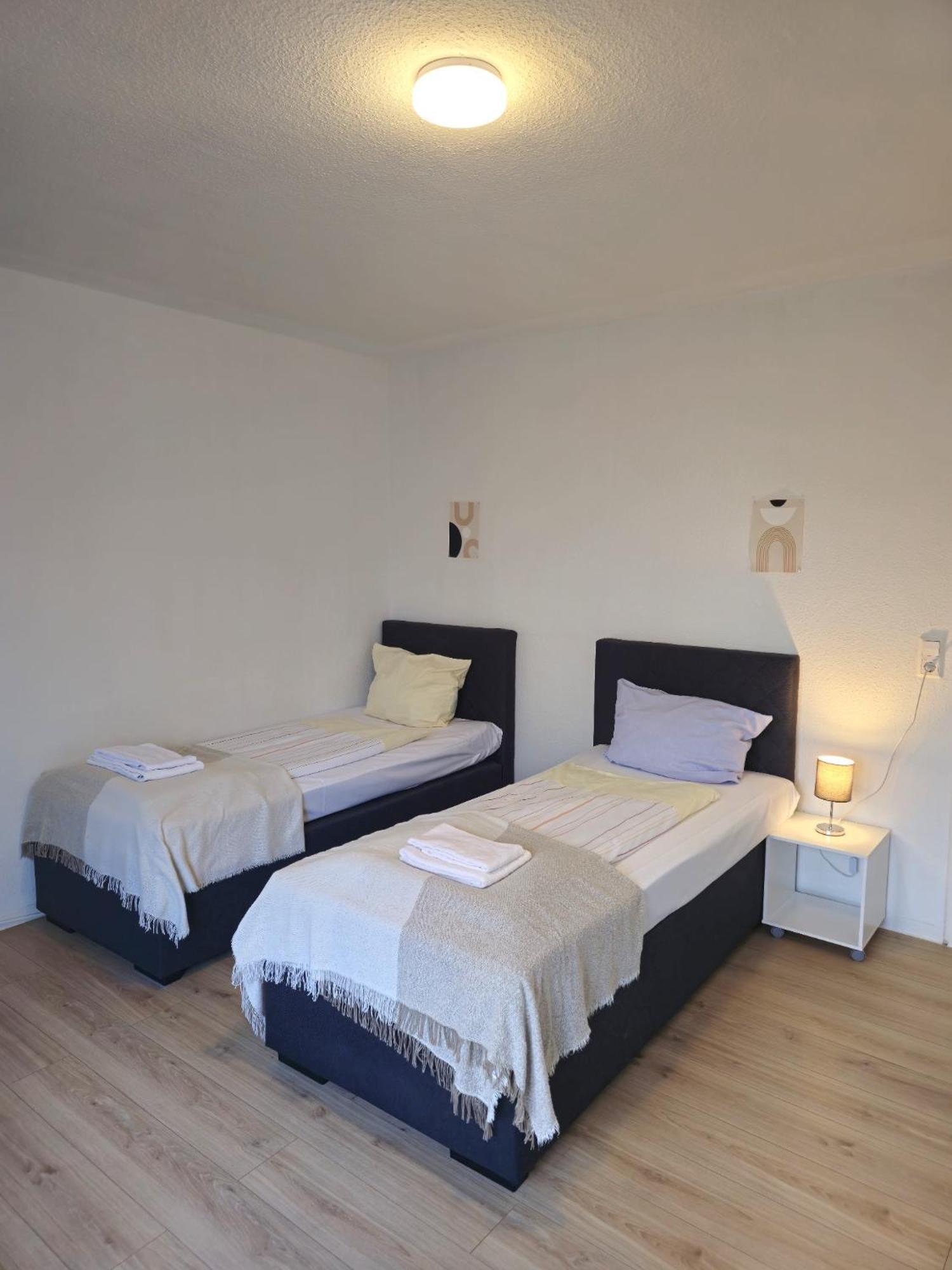 Zentrale 3-Zimmer Wohnung Mit Balkon - Perfekt Fuer Monteure Und Familien Ноймюнстер Экстерьер фото