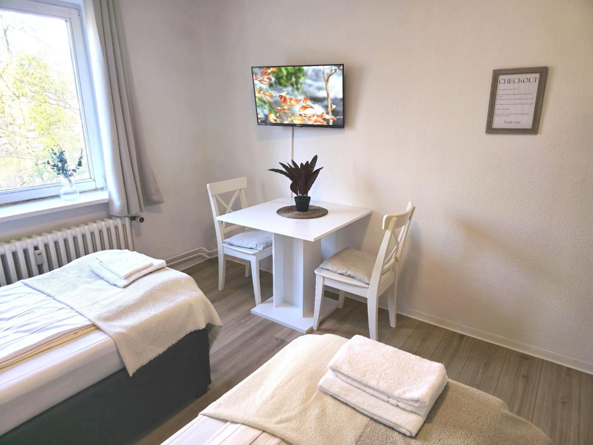Zentrale 3-Zimmer Wohnung Mit Balkon - Perfekt Fuer Monteure Und Familien Ноймюнстер Экстерьер фото